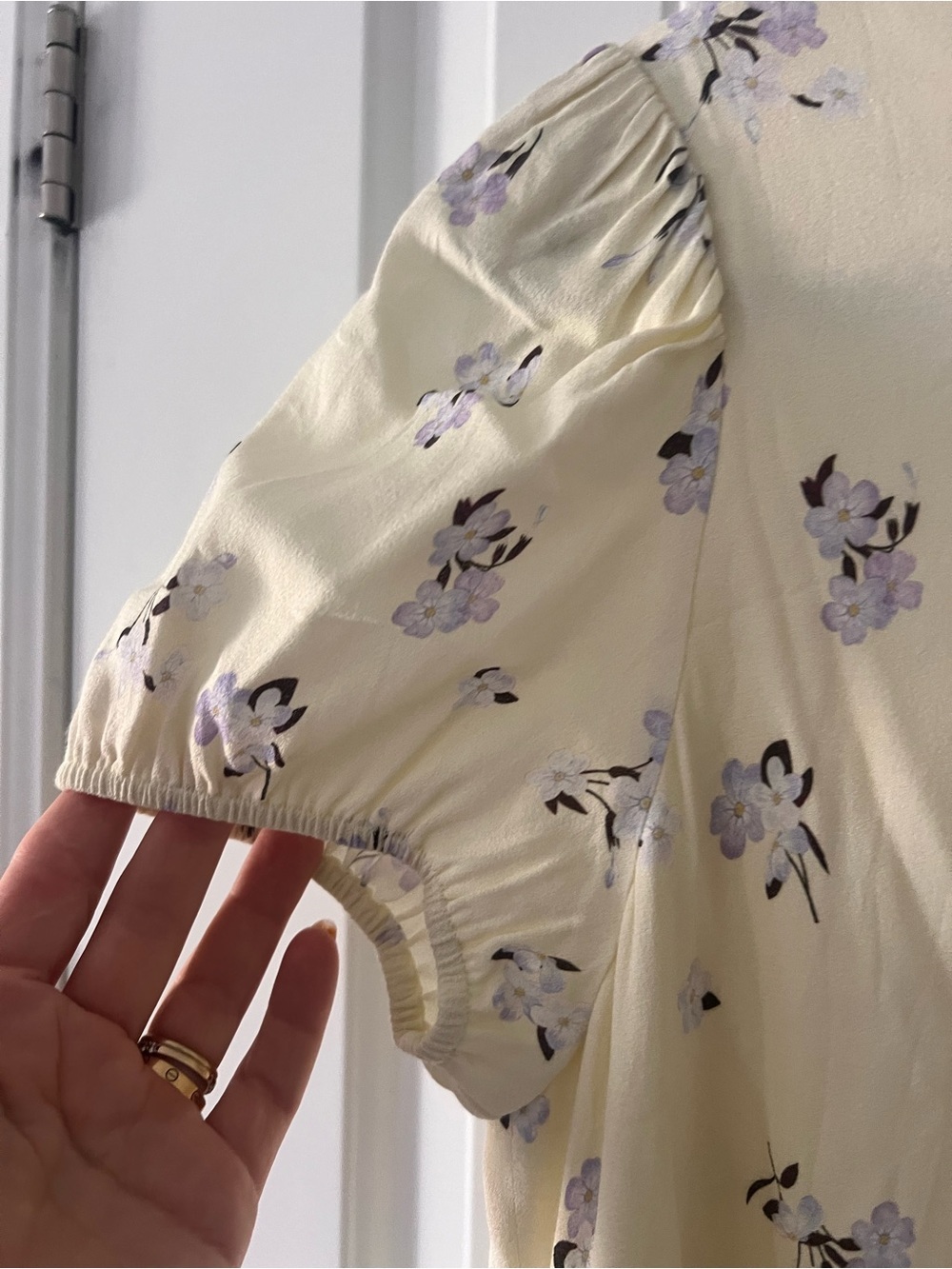 Sundeh Sunday Best Zane Pale Yellow Floral Puff-Sleeve Mini Dress Aritzia - Picture 5 of 8